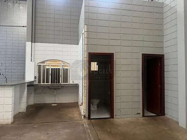 Galpão / Barracão com 360m², para alugar, no bairro Centro em Holambra