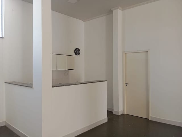 Loja com 200m², para alugar, no bairro Santa Edwirges em Cambuí