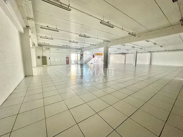 Loja com 2100m², para alugar, no bairro Centro em Blumenau