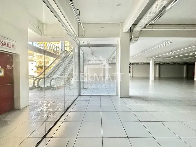 Loja com 2100m², para alugar, no bairro Centro em Blumenau