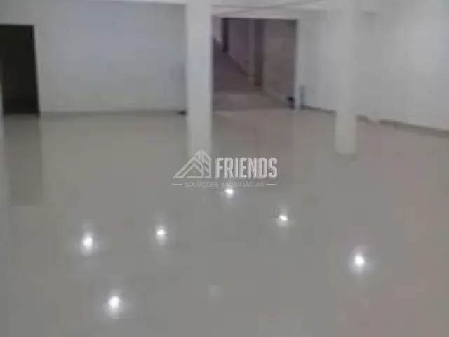 Loja com 222m², para alugar, no bairro Vila Marieta em São Paulo