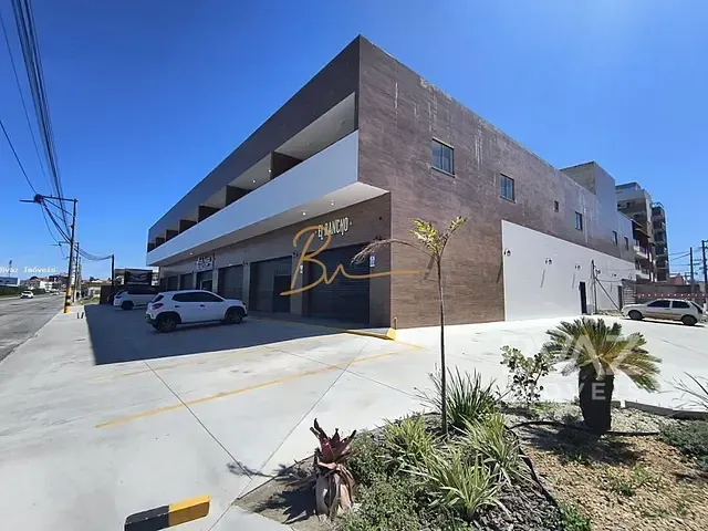 Loja com 200m², para alugar, no bairro Centro em Cabo Frio