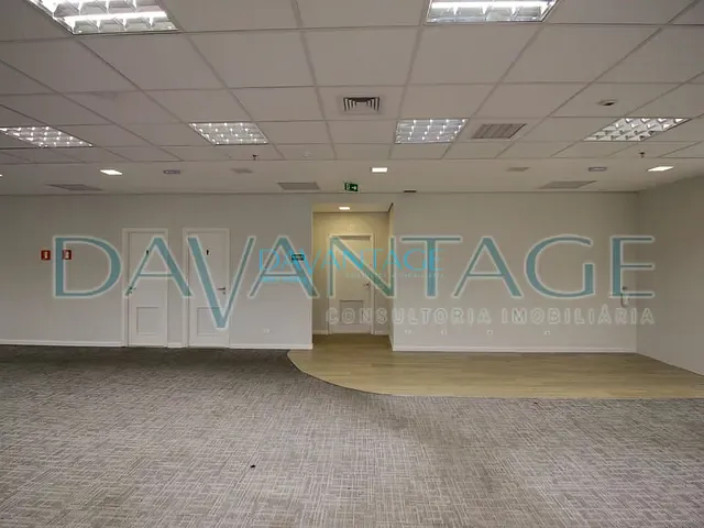 Loja com 379m², para alugar, no bairro Alphaville Industrial em Barueri