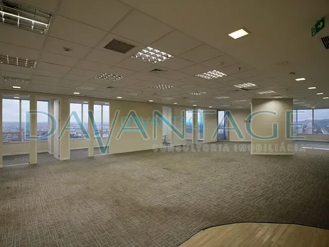 Loja com 379m², para alugar, no bairro Alphaville Industrial em Barueri