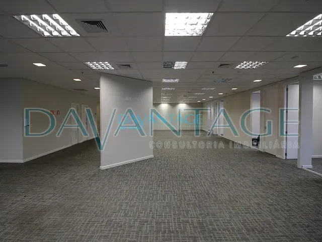 Loja com 379m², para alugar, no bairro Alphaville Industrial em Barueri