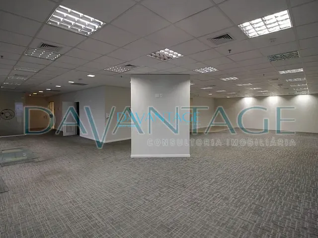 Loja com 379m², para alugar, no bairro Alphaville Industrial em Barueri