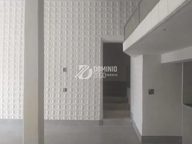 Loja com 225m², para alugar, no bairro Nossa Senhora da Abadia em Uberaba