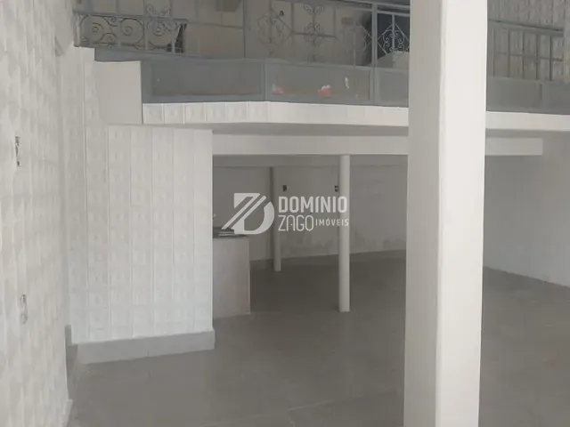 Loja com 225m², para alugar, no bairro Nossa Senhora da Abadia em Uberaba