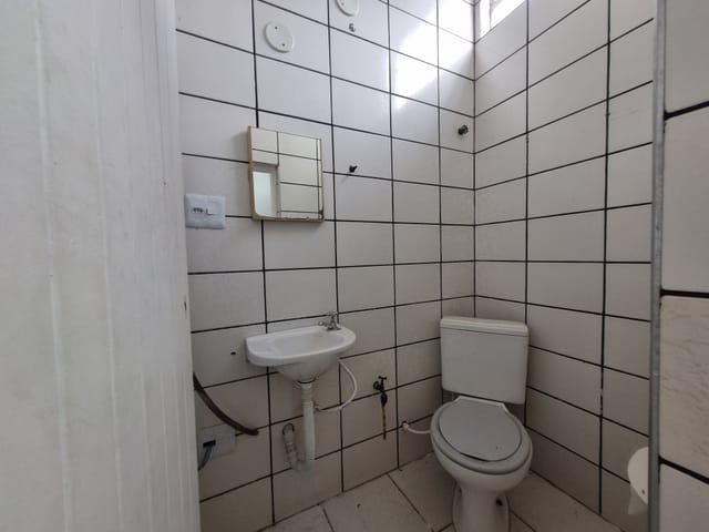 Loja com 30m², para alugar, no bairro Centro em Pindamonhangaba