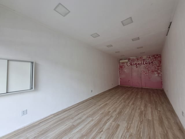 Loja com 30m², para alugar, no bairro Centro em Pindamonhangaba