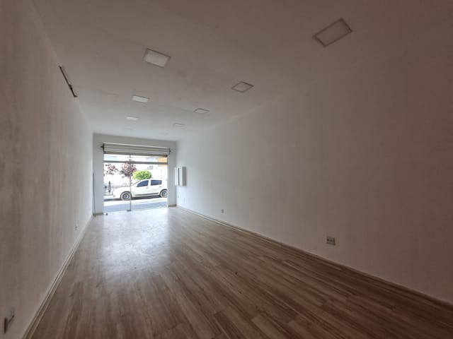 Loja com 30m², para alugar, no bairro Centro em Pindamonhangaba