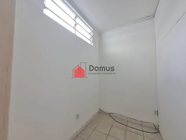 Loja com 30m², para alugar, no bairro Centro em Pindamonhangaba