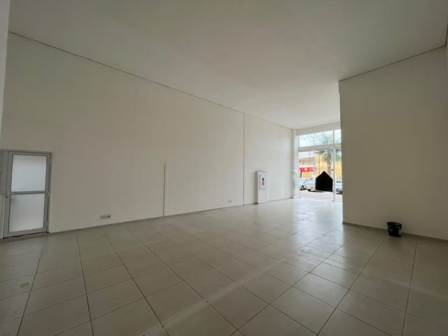 Loja com 201m² 1 quarto e 1 banheiro, à venda, no bairro Igapó em Londrina
