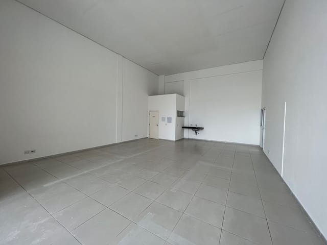 Loja com 201m² 1 quarto e 1 banheiro, à venda, no bairro Igapó em Londrina
