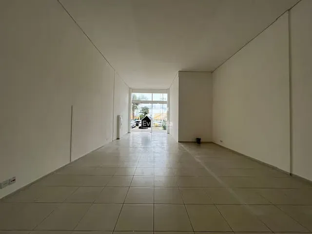Loja com 201m² 1 quarto e 1 banheiro, à venda, no bairro Igapó em Londrina