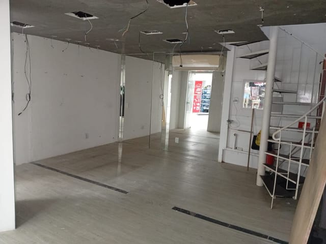 Loja à venda ou para alugar, no bairro Vila Laura em Salvador