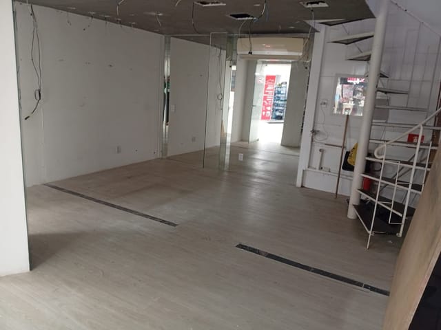 Loja à venda ou para alugar, no bairro Vila Laura em Salvador