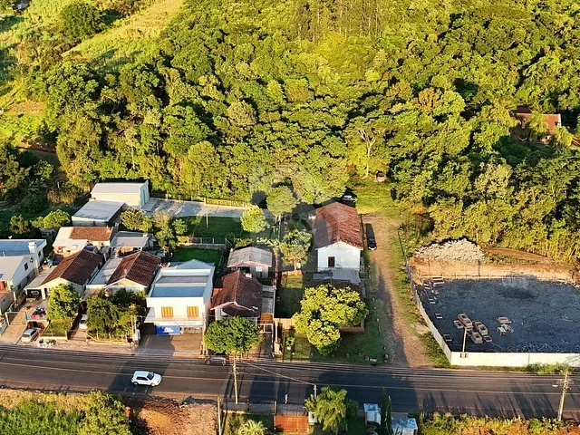 Casa com 442m², à venda, no bairro Centro em Teutônia