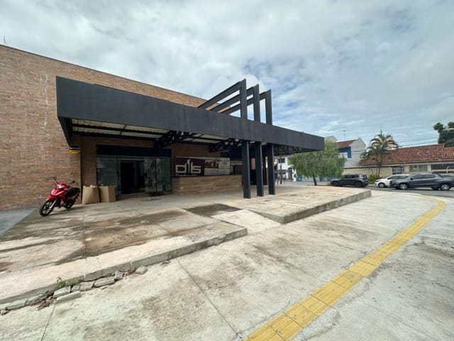 Prédio com 360m², para alugar, no bairro Serrinha em Goiânia