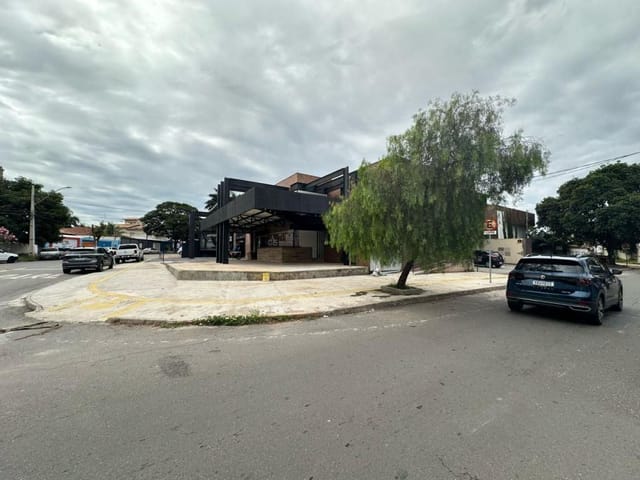 Prédio com 360m², para alugar, no bairro Serrinha em Goiânia