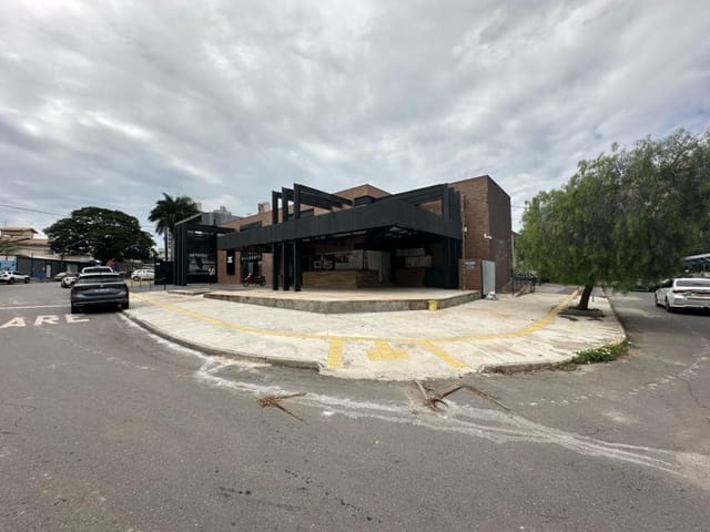 Prédio com 360m², para alugar, no bairro Serrinha em Goiânia