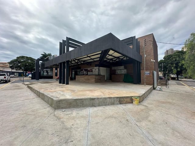 Prédio com 360m², para alugar, no bairro Serrinha em Goiânia