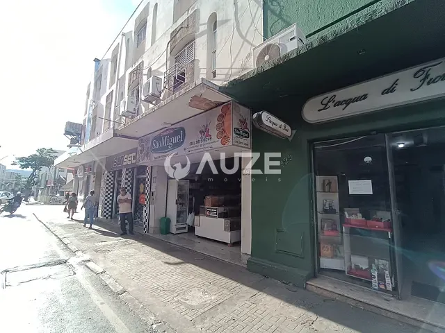 Loja com 40m², à venda ou para alugar, no bairro Centro em Montes Claros