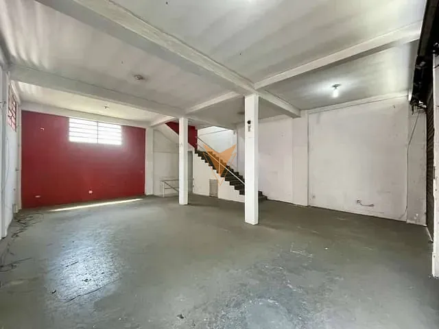 Loja com 240m², para alugar, no bairro Jardim Bonfiglioli em São Paulo