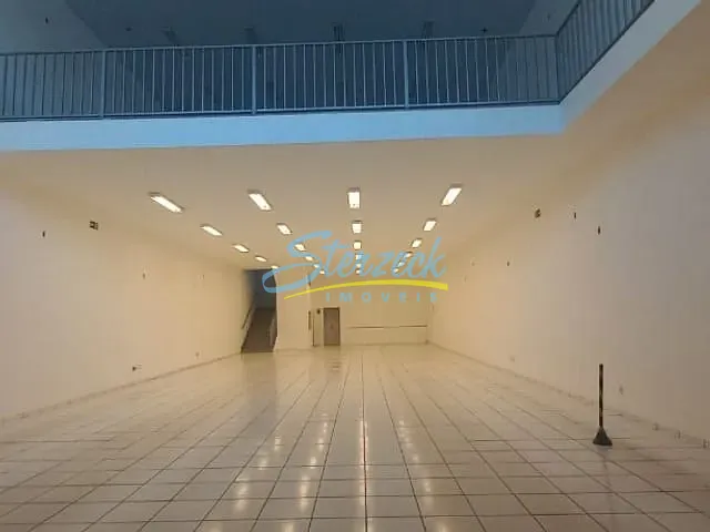 Loja com 526m², à venda, no bairro Centro em Vinhedo