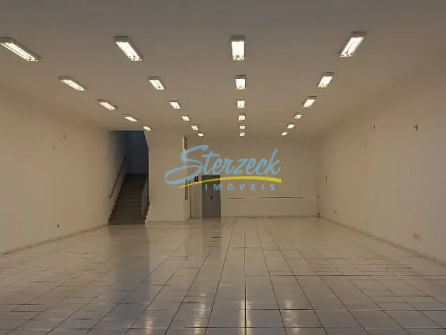 Loja com 526m², à venda, no bairro Centro em Vinhedo