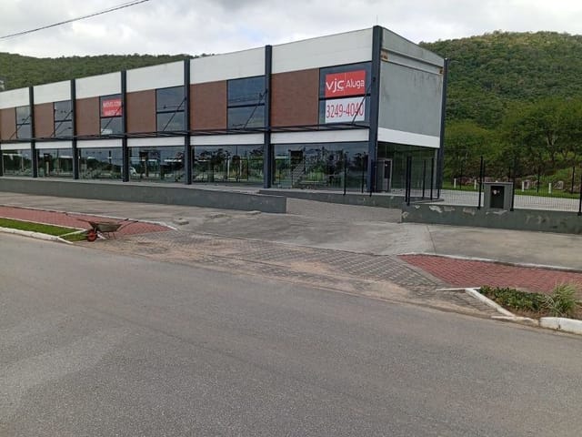 Loja com 146m², para alugar, no bairro Santo Antônio de Lisboa em Florianópolis