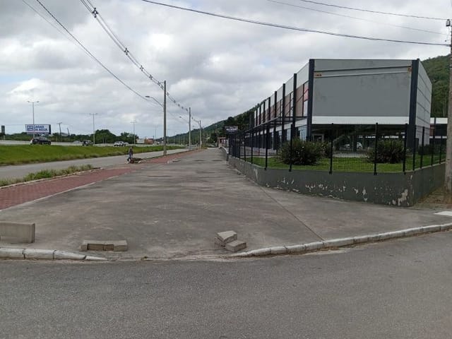Loja com 146m², para alugar, no bairro Santo Antônio de Lisboa em Florianópolis
