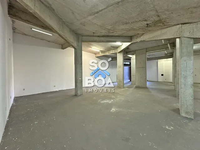 Loja com 310m², para alugar, no bairro Santa Efigênia em Belo Horizonte