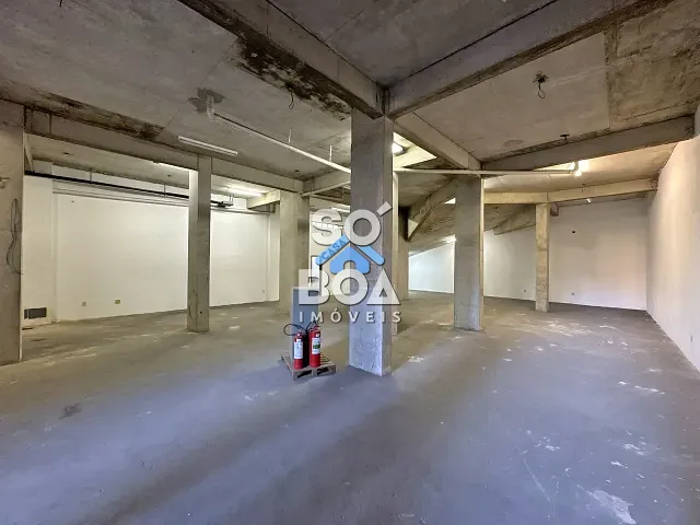 Loja com 310m², para alugar, no bairro Santa Efigênia em Belo Horizonte