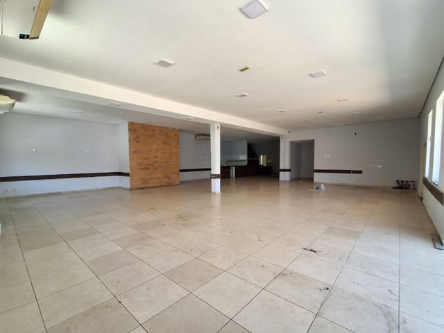 Loja com 784m², para alugar, no bairro Centro em Birigui
