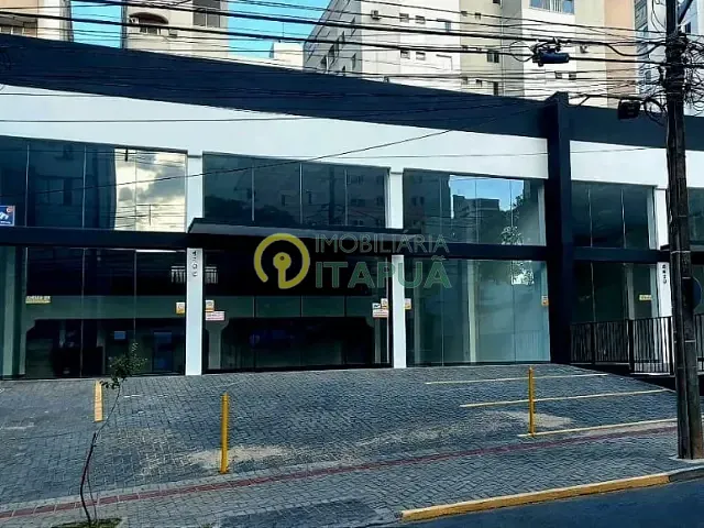 Loja à venda ou para alugar, no bairro Centro em Londrina