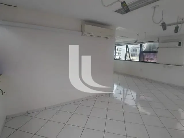 Loja à venda ou para alugar, no bairro Santa Cecilia em São Paulo
