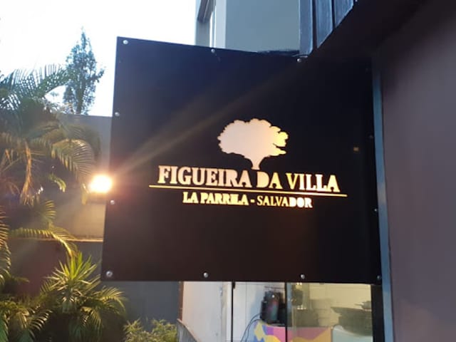 Foto do Loja - Passagem de Ponto Porteira Fechada - Restaurante e Empório Figueira da Vila, Caminho das Árvores, Salvador, BA | Luiz Martins Corretor