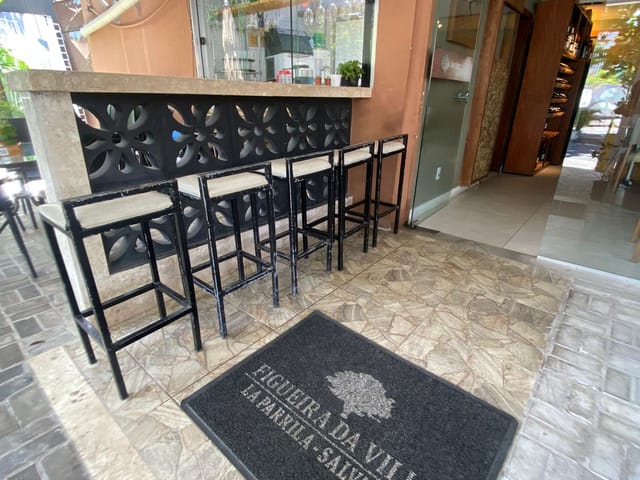 Foto do Loja - Passagem de Ponto Porteira Fechada - Restaurante e Empório Figueira da Vila, Caminho das Árvores, Salvador, BA | Luiz Martins Corretor