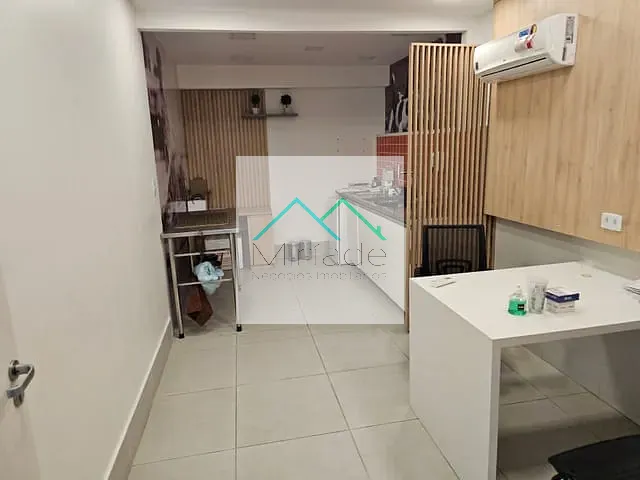 Loja com 370m², para alugar, no bairro Água Verde em Curitiba