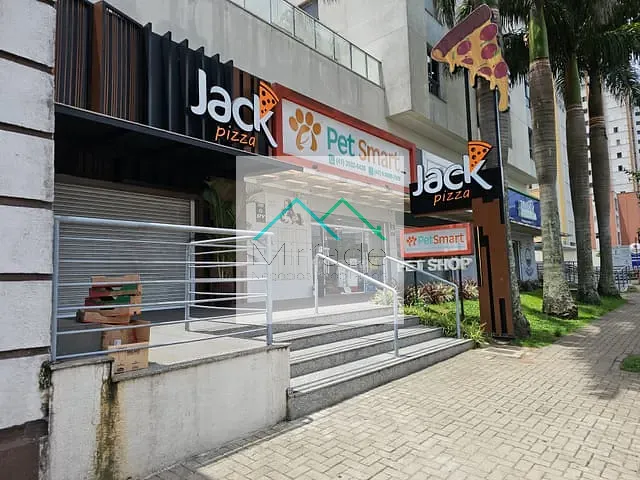 Loja com 370m², para alugar, no bairro Água Verde em Curitiba
