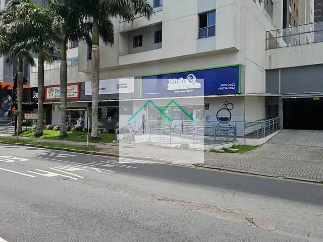 Loja com 370m², para alugar, no bairro Água Verde em Curitiba