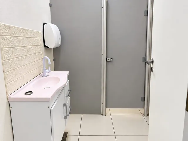 Loja à venda ou para alugar, no bairro Centro em Mendes