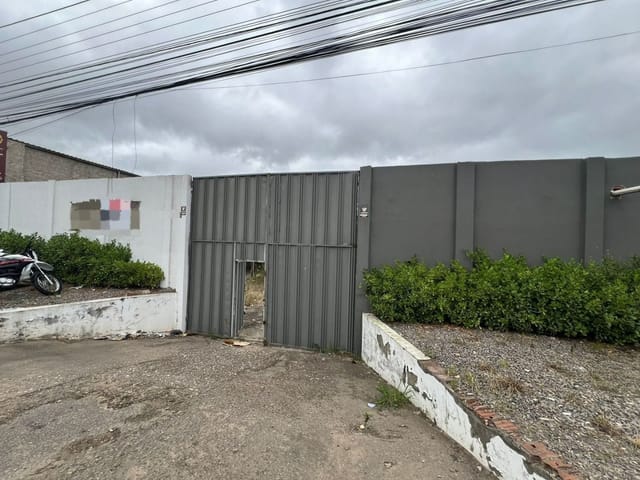 Loja com 900m², para alugar, no bairro Senador Arnon de Melo em Arapiraca