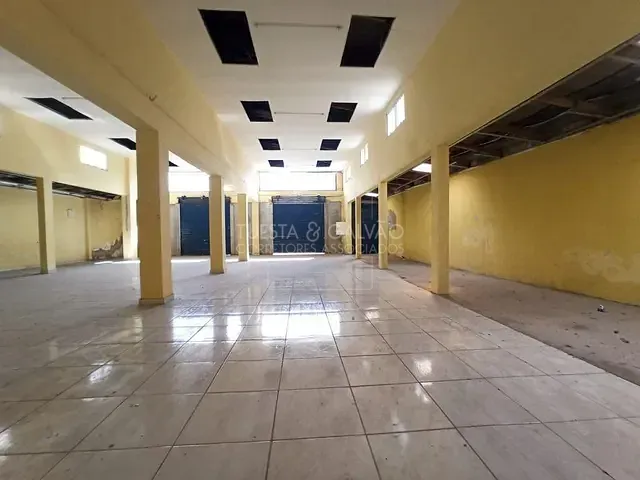 Loja com 900m², para alugar, no bairro Portão em Curitiba