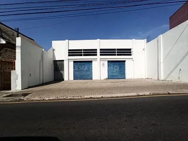 Loja com 900m², para alugar, no bairro Portão em Curitiba