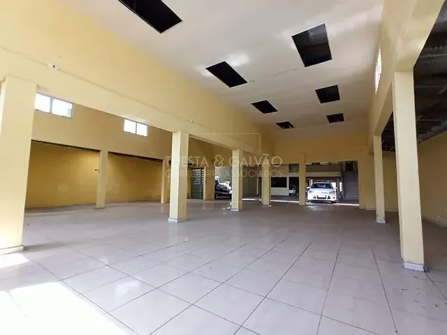 Loja com 900m², para alugar, no bairro Portão em Curitiba