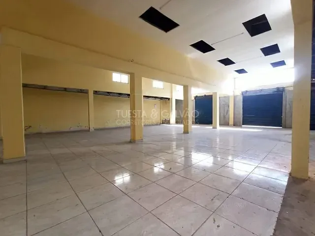 Loja com 900m², para alugar, no bairro Portão em Curitiba