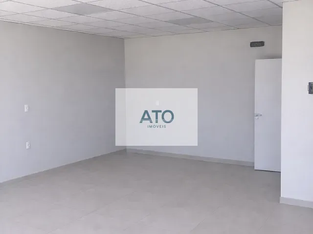 Loja para alugar, no bairro Universitário em Tijucas