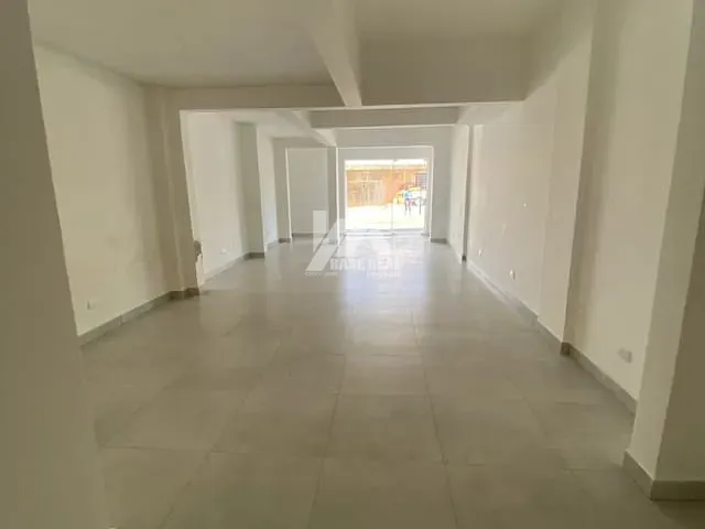Loja com 52m², à venda ou para alugar, no bairro Uvaranas em Ponta Grossa